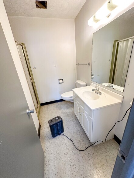 More Photos Of 605 Main St, Great Bend Storefront Retail Office For Lease