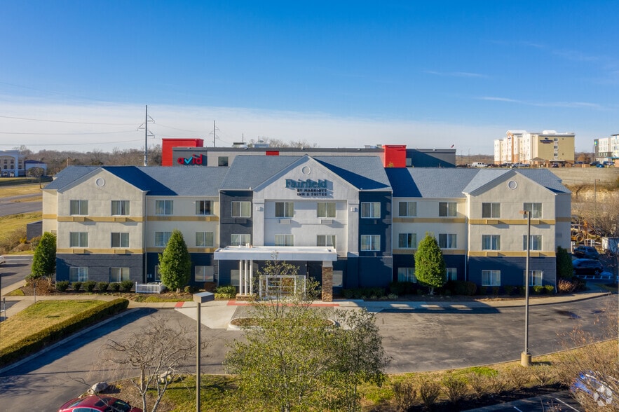 More Photos Of 810 Expo Dr, Smyrna Hotel For Sale
