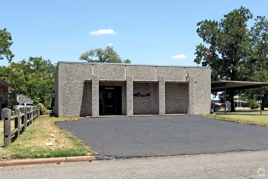 More Photos Of 420 W Dakota Ave, Chickasha Office For Sale