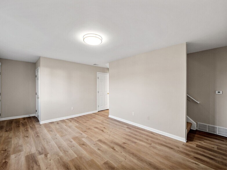 More Photos Of 425 Donovan St, South Lyon Apartments For Sale