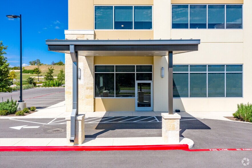 More Photos Of 524 Singing Oaks, Spring Branch Medical For Lease