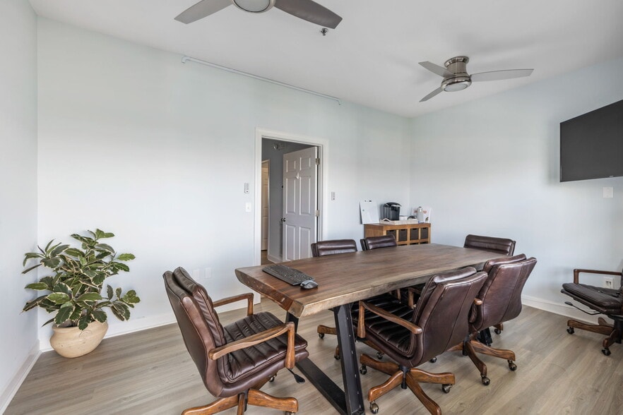 More Photos Of 103 Palm Blvd, Isle Of Palms Office For Sale