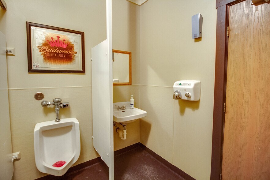 More Photos Of 15281 IL-109, Dow Specialty For Sale