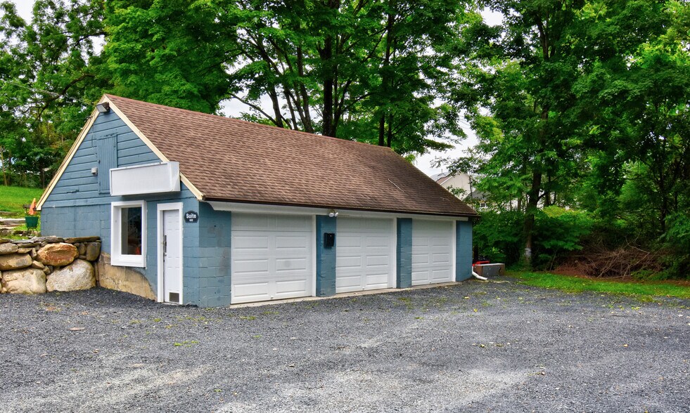More Photos Of 967 Little Britain Rd, New Windsor Freestanding For Sale