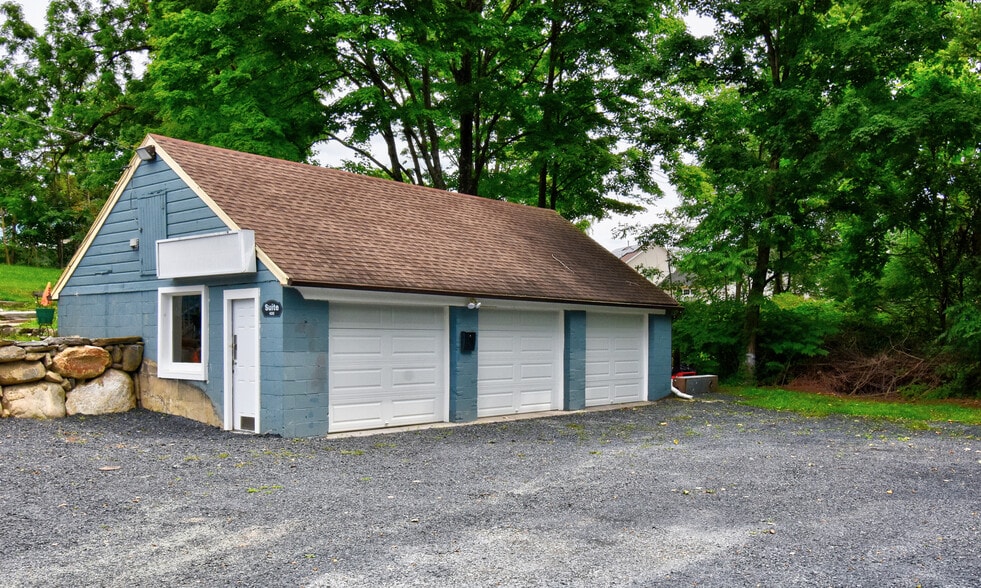 More Photos Of 967 Little Britain Rd, New Windsor Township Freestanding For Sale