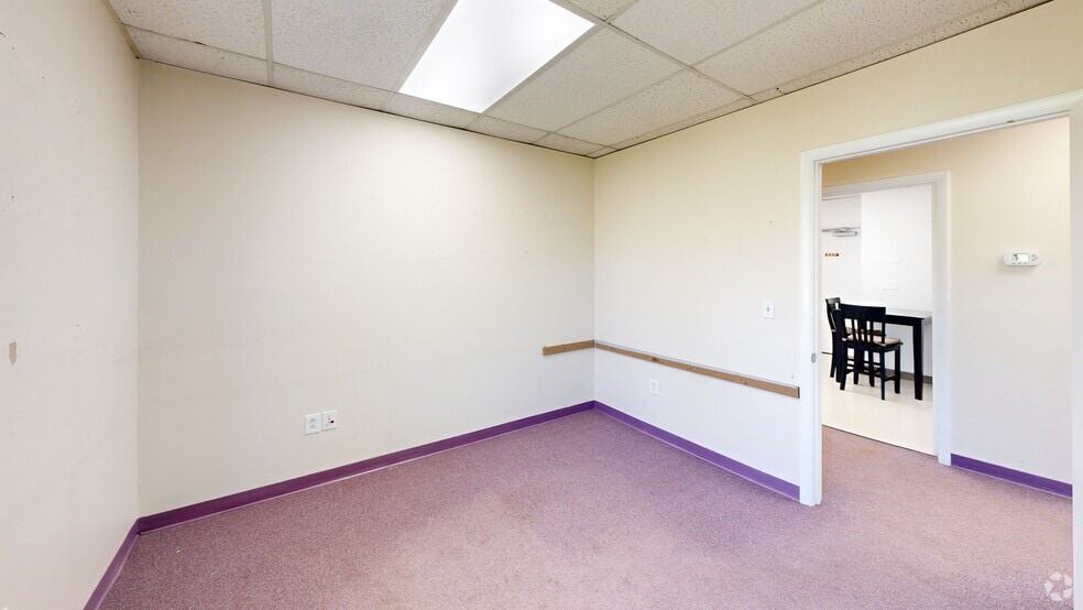Primary Photo Of 10 Little Britain Rd, Newburgh Medical For Lease