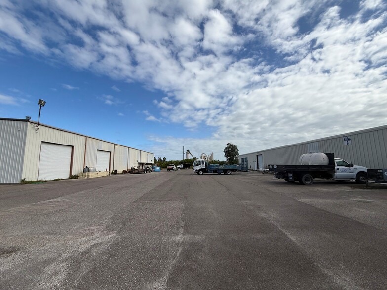 More Photos Of 12625 40th St N, Clearwater Warehouse For Lease