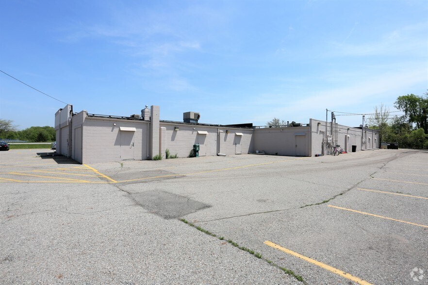 More Photos Of 409 N Cedar Rd, Mason Unknown For Lease