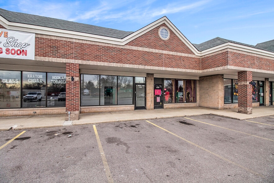 More Photos Of 1052-1072 W Huron St, Waterford Freestanding For Lease