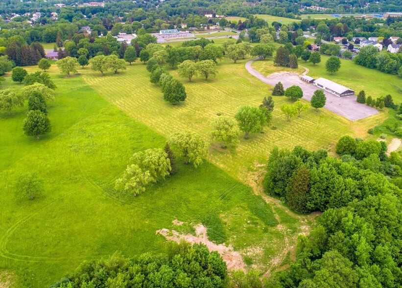 Primary Photo Of 409 Genesee St, Oneida Golf Course Driving Range For Sale