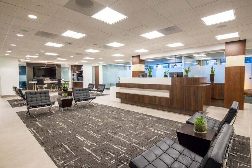 Primary Photo Of 600 W Broadway, San Diego Coworking Space