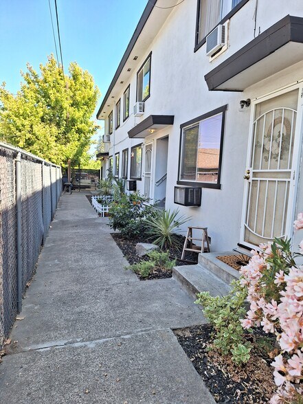 More Photos Of 2545 28th St, Sacramento Apartments For Sale