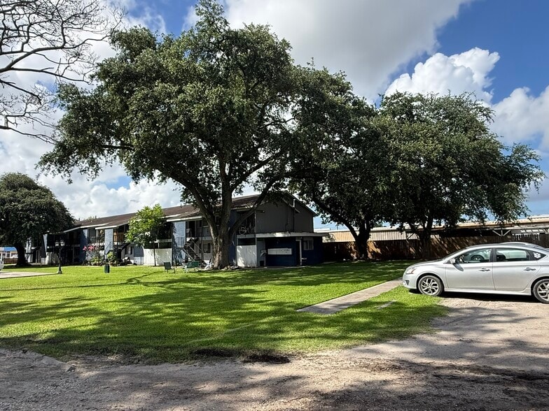 More Photos Of 1101 E Main St, League City Apartments For Sale