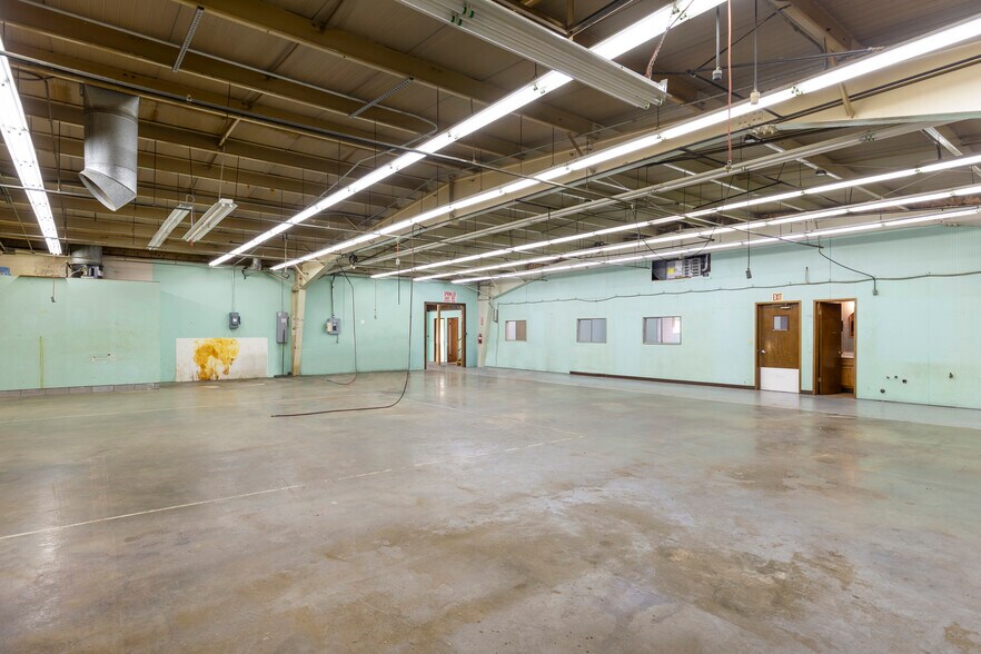 More Photos Of 4400 24th Ave W, Seattle Manufacturing For Sale