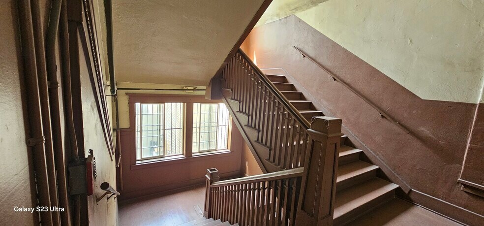 More Photos Of 1600-1604 W Pico Blvd, Los Angeles Apartments For Lease