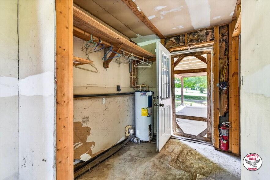 More Photos Of 2969 Moodyville Rd, Byrdstown General Retail For Sale