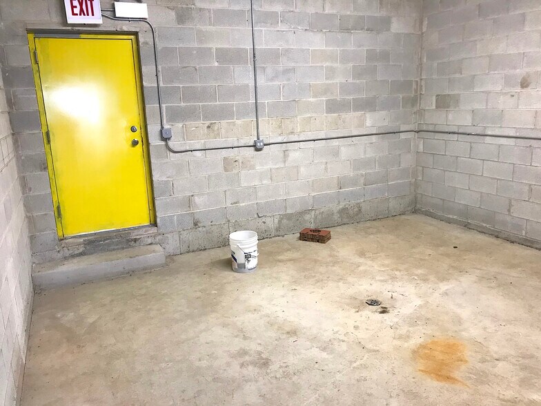 More Photos Of 4716-4722 N Kedzie Ave, Chicago Storefront Retail Residential For Lease