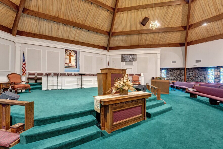 More Photos Of 3232 Covington Pike, Memphis Religious Facility For Sale