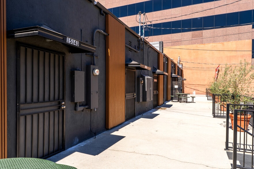 More Photos Of 15143-15153 Ventura Blvd, Sherman Oaks Storefront For Sale