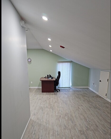 More Photos Of 40-42 Lyman St, Holyoke Freestanding For Lease