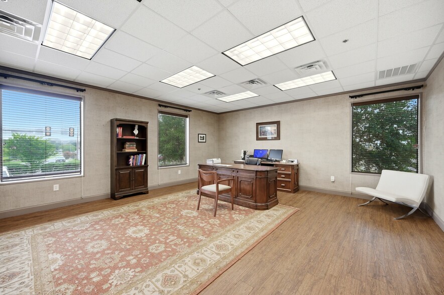 More Photos Of 10007 Huebner Rd, San Antonio Medical For Sale