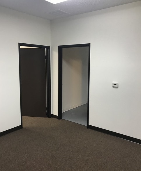 More Photos Of 1433 W Linden St, Riverside Manufacturing For Lease