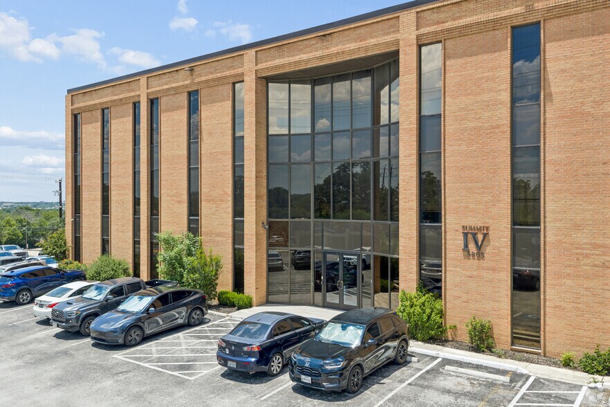More Photos Of 5805 Callaghan Rd, San Antonio Office For Lease