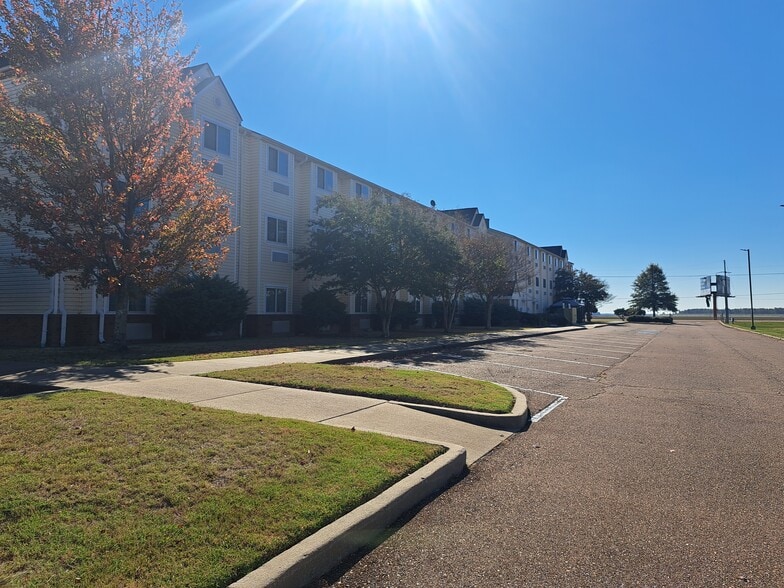 More Photos Of 2131 Casino Strip Blvd, Robinsonville Hotel For Sale