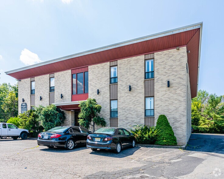 More Photos Of 642 Broad St, Clifton Office For Lease