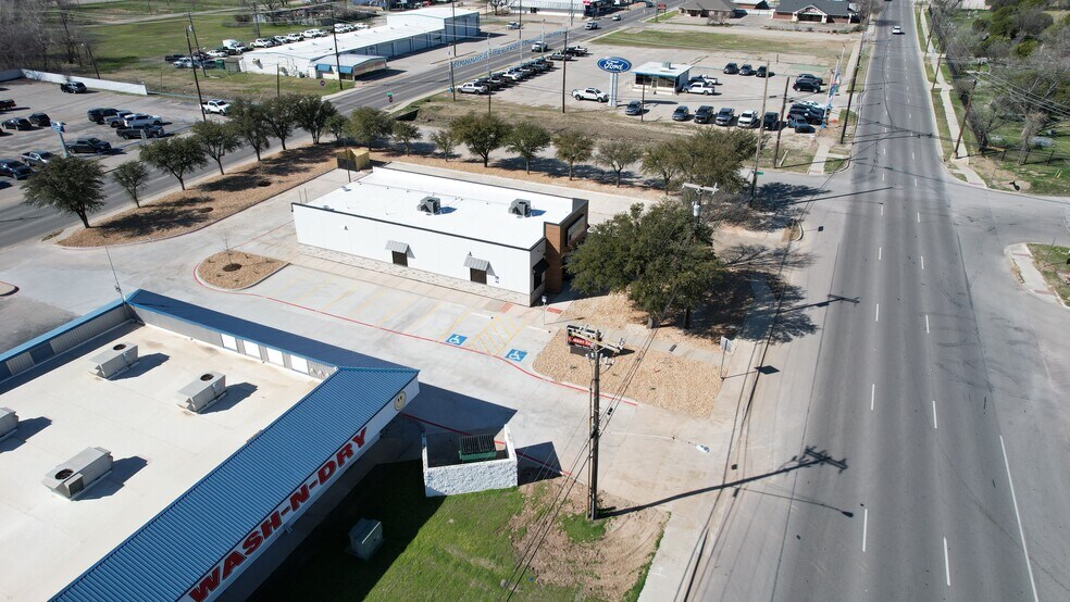 More Photos Of 2510 Commerce st, Belton Medical For Sale