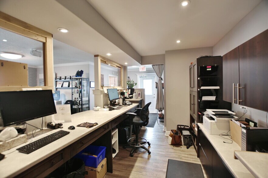 More Photos Of 1535 Mosley St, Wasaga Beach Storefront Retail Office For Sale