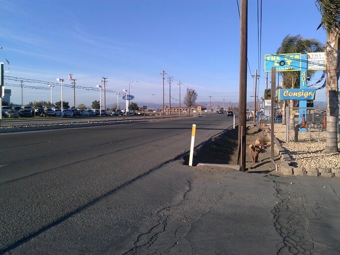More Photos Of 401 San Felipe Rd, Hollister Auto Dealership For Lease