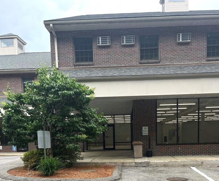 More Photos Of 200 Great Rd, Bedford Storefront Retail Office For Lease