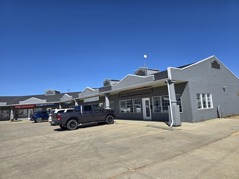 More Photos Of 6201 50th St, Leduc General Retail For Sale