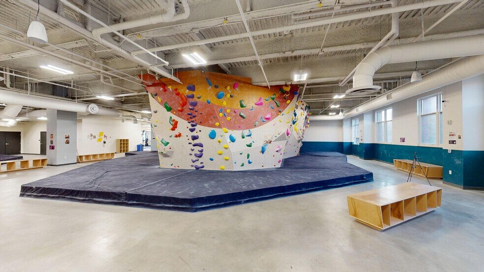 More Photos Of 426 State St, Erie Specialty For Lease