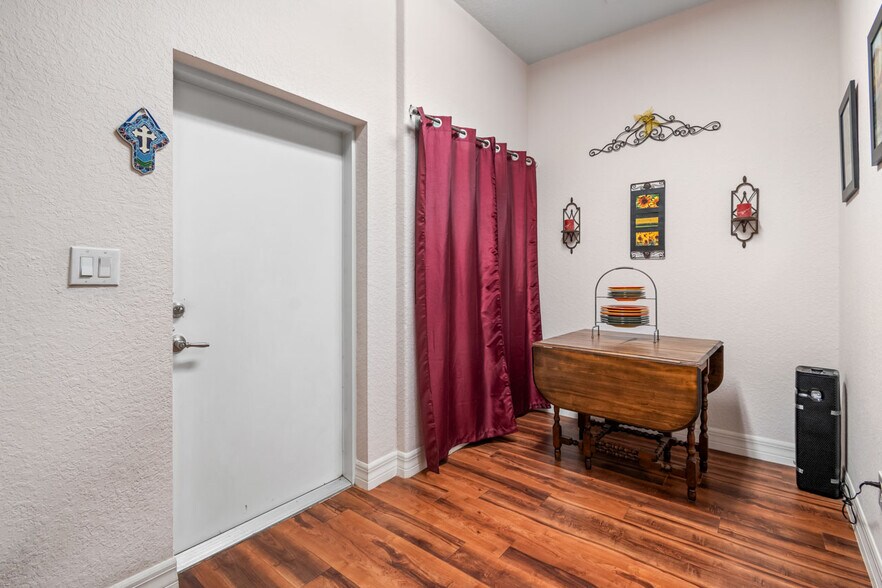 More Photos Of 934 Cypress Village Blvd, Sun City Center Office For Sale