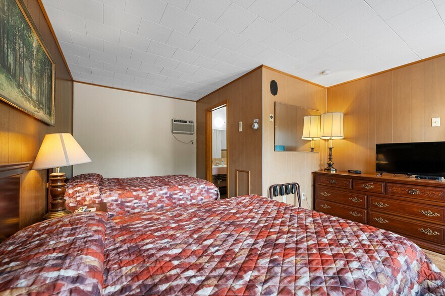 More Photos Of W11466 US Hwy 8, Dunbar Restaurant For Sale