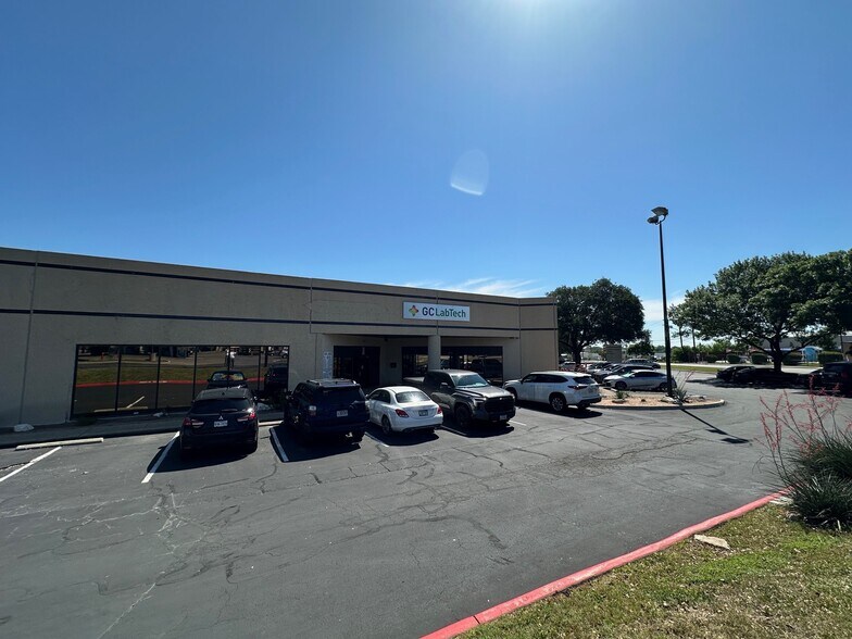 More Photos Of 459-599 Spencer Ln, San Antonio Unknown For Lease