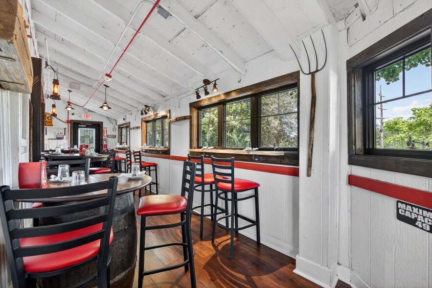 More Photos Of 211 W Railroad Ave, Bartlett Storefront Retail Residential For Sale