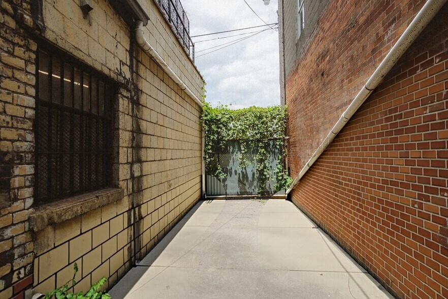 More Photos Of 2564 Michigan Ave, Detroit Storefront Retail Residential For Sale