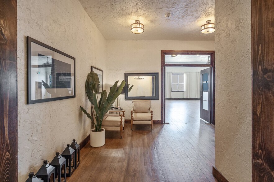 More Photos Of 128 S E St, Exeter Storefront For Sale