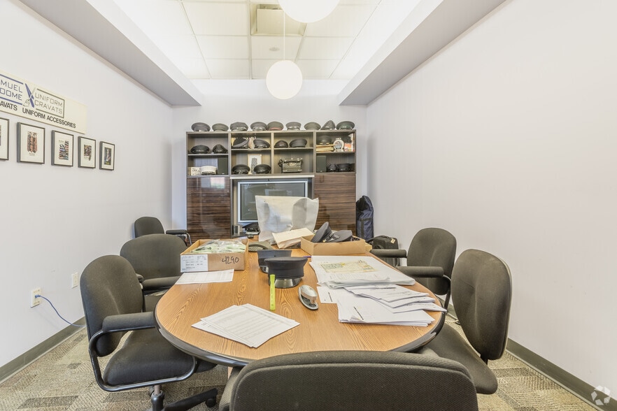 More Photos Of 33-00 47th Ave, Long Island City Warehouse For Lease