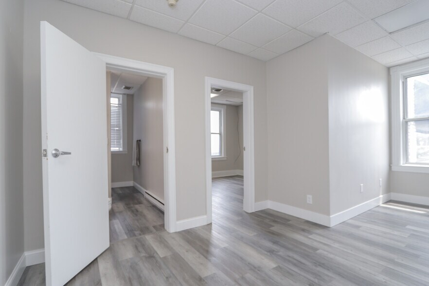 More Photos Of 939-941 E Columbus Ave, Springfield Office For Sale