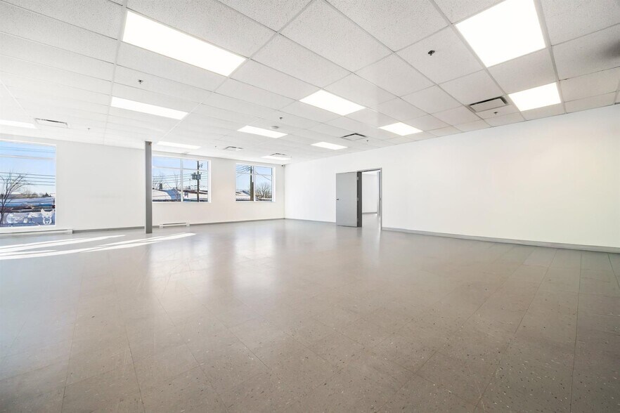 More Photos Of 1109-1129 Montée Masson, Laval Office For Lease
