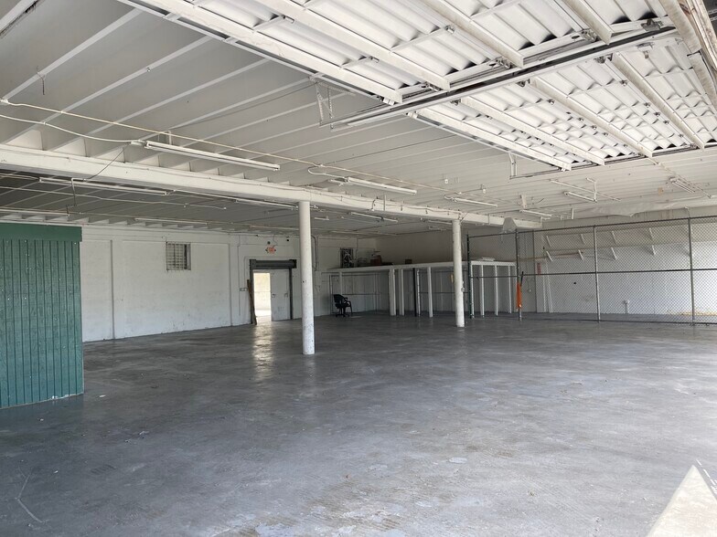 More Photos Of 5731 SW 23rd St, West Park Auto Repair For Lease