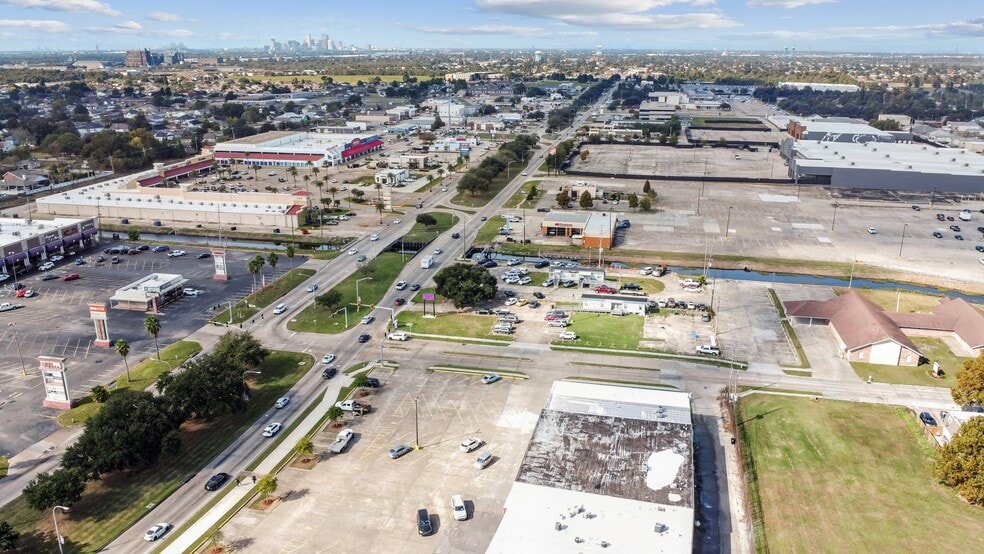 More Photos Of 8717 W Judge Perez Dr, Chalmette Office For Sale