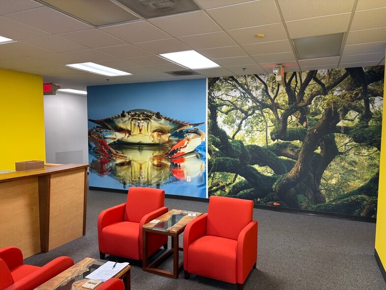 More Photos Of 22570 Glenn Dr, Sterling Flex For Sale