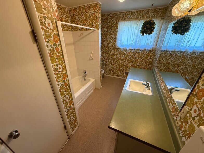 More Photos Of 637 N Wright Rd, Janesville Assisted Living For Sale