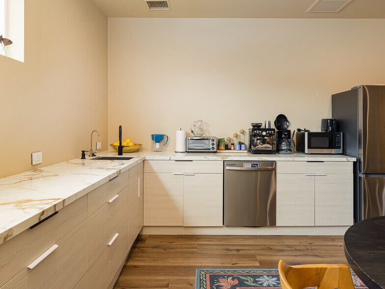 More Photos Of 124 Center St, El Segundo Office For Lease