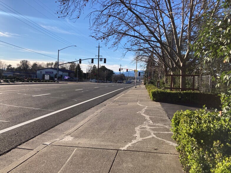 More Photos Of 870 Hartnell Ave, Redding Garden Center For Sale